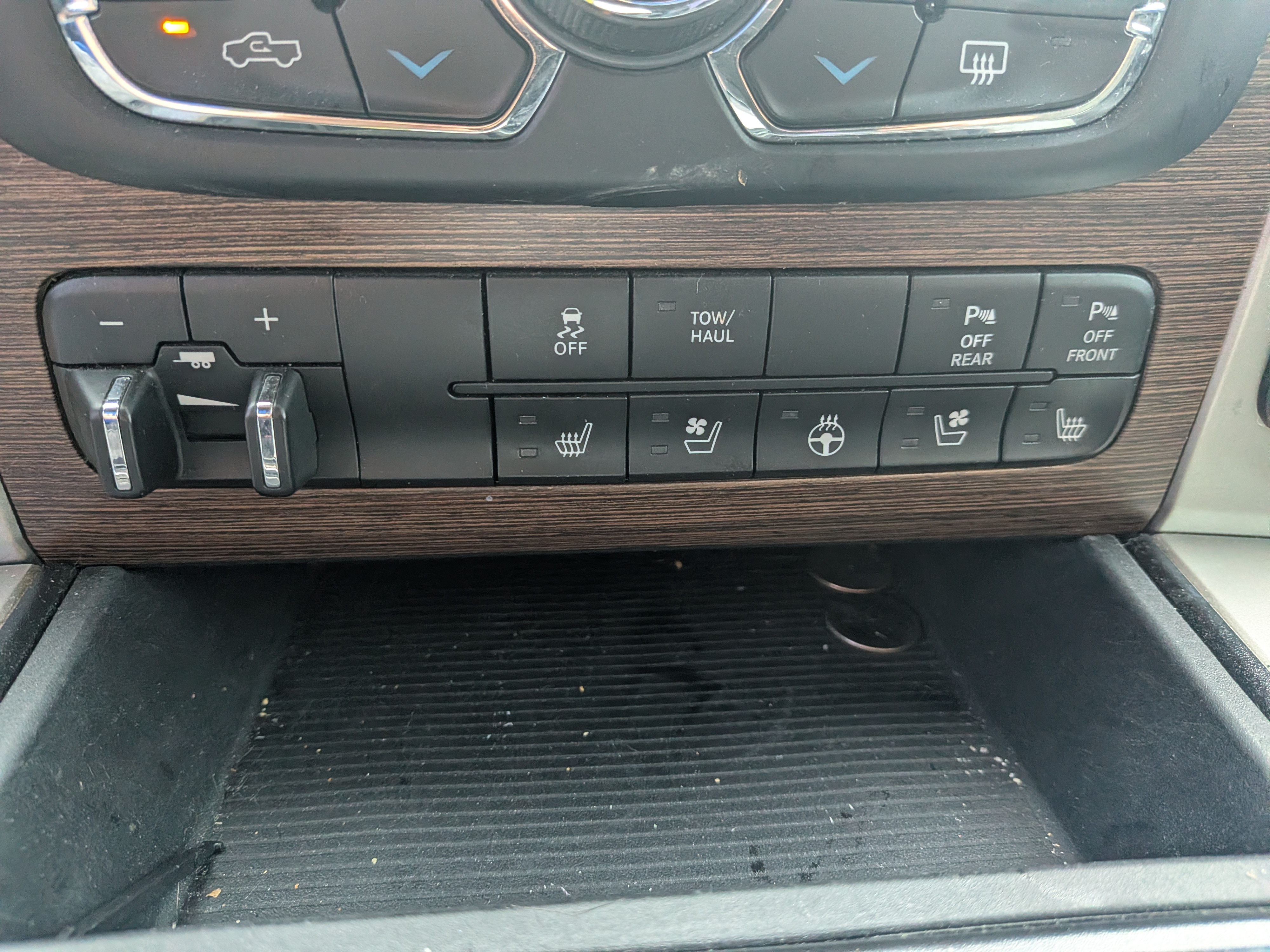 Used 2015 RAM 1500 Laramie AWD/4WD image 15