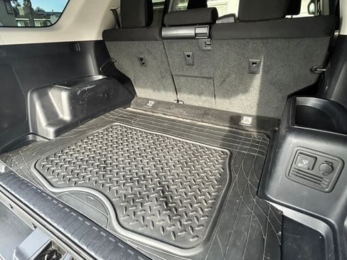 Used 2011 Toyota 4Runner SR5 w/ Convenience Pkg image 10