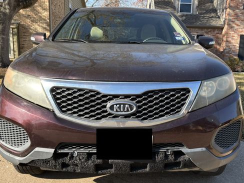 Used 2011 Kia Sorento LX image 4