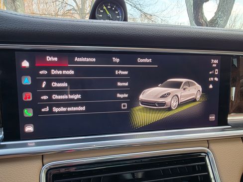 Used 2022 Porsche Panamera 4 w/ Premium Package image 16