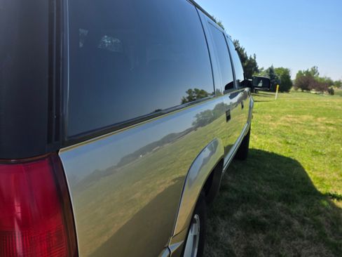 Used 1999 Chevrolet Suburban 4WD w/ Preferred Equipment Group 2 image 5