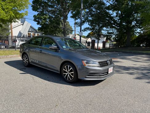 Used 2017 Volkswagen Jetta SE FWD image 8