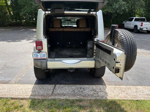 Used 2012 Jeep Wrangler Unlimited Sahara w/ Dual Top Group AWD/4WD image 3