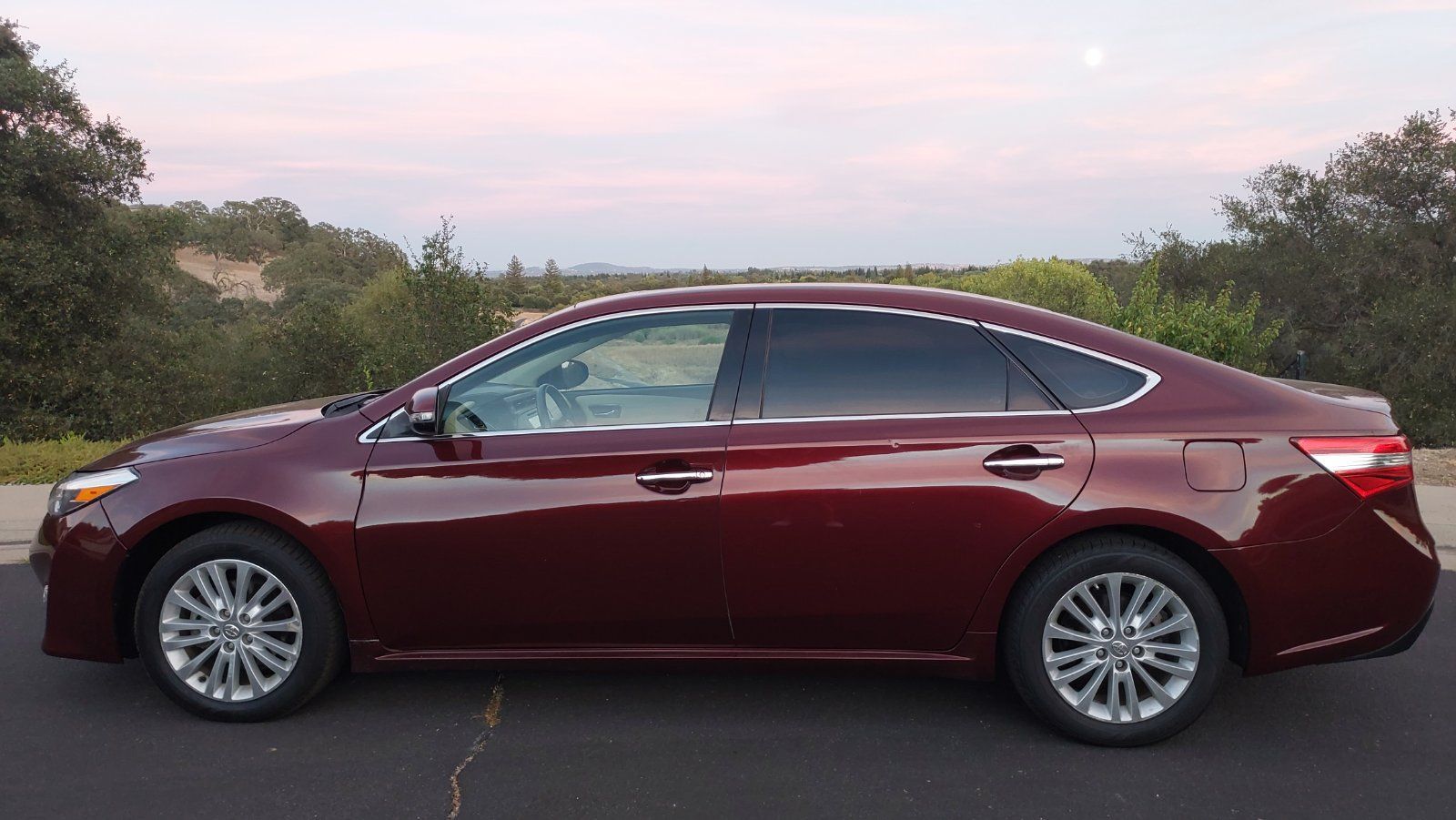 Used 2013 Toyota Avalon XLE Premium FWD image 6