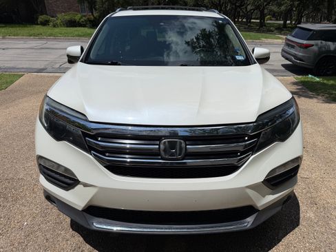 Used 2017 Honda Pilot Touring image 2