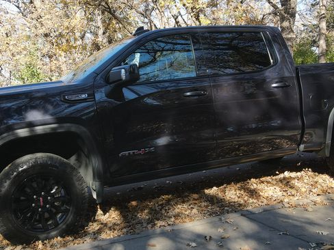 Used 2022 GMC Sierra 1500 AT4X image 4
