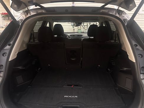 Used 2019 Nissan Rogue SV w/ Premium Package AWD/4WD image 12