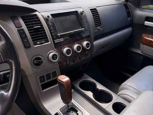 Used 2011 Toyota Tundra Limited w/ Platinum Pkg image 9