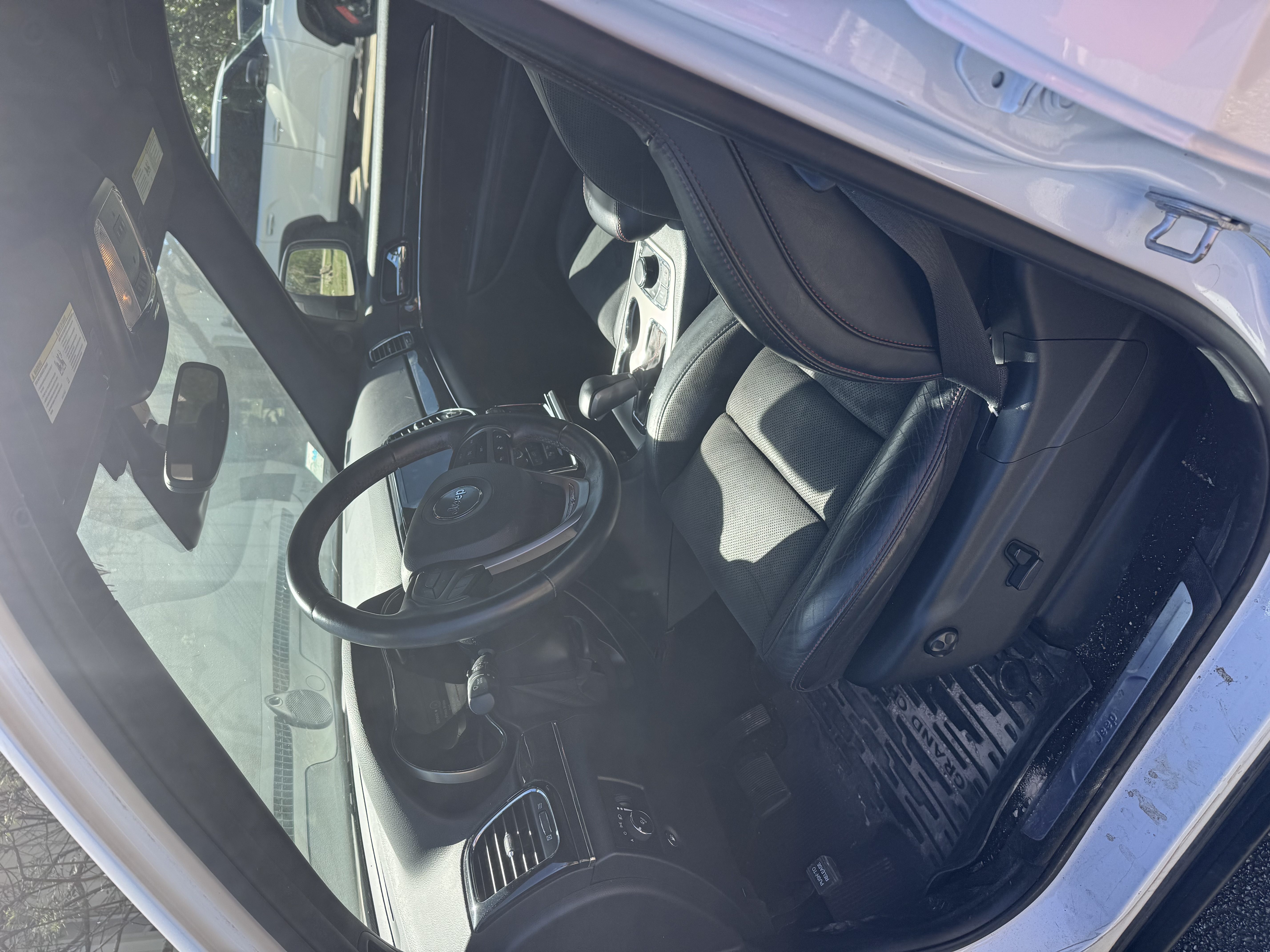 Used 2019 Jeep Grand Cherokee Trailhawk AWD/4WD image 12