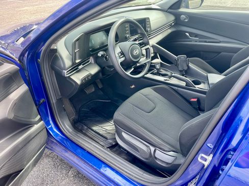 Used 2024 Hyundai Elantra SE FWD image 21