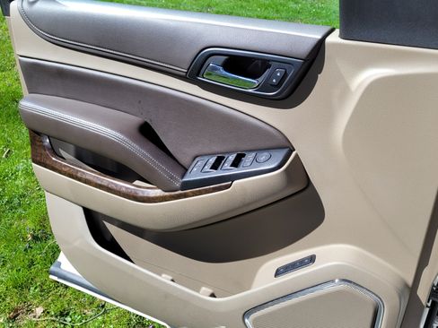 Used 2020 Chevrolet Suburban LT w/ Luxury Package image 13