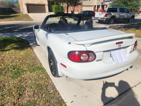 Used 2002 MAZDA MX-5 Miata image 8