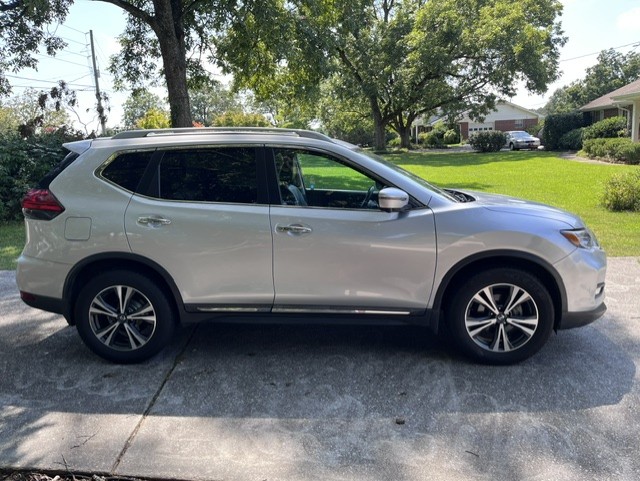 Used 2017 Nissan Rogue SL w/ SL Premium Package AWD/4WD image 10