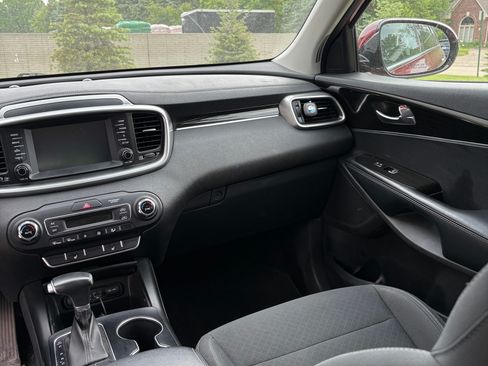 Used 2020 Kia Sorento LX w/ LX I4 Convenience Package image 18