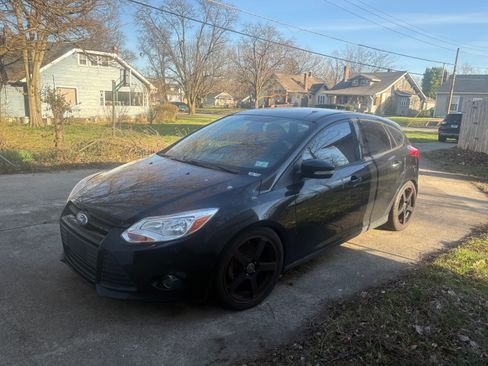 Used 2013 Ford Focus SE image 2