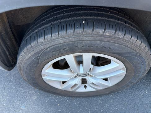 Used 2016 Volkswagen Tiguan S image 10