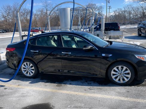 Used 2018 Kia Optima LX w/ 17" Alloy Wheels Package image 5