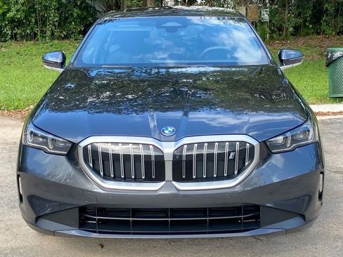 Used 2025 BMW i5 eDrive40i w/ Premium Package RWD image 8