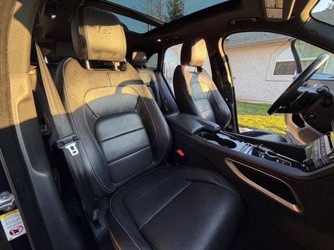 Used 2017 Jaguar F-PACE S image 11