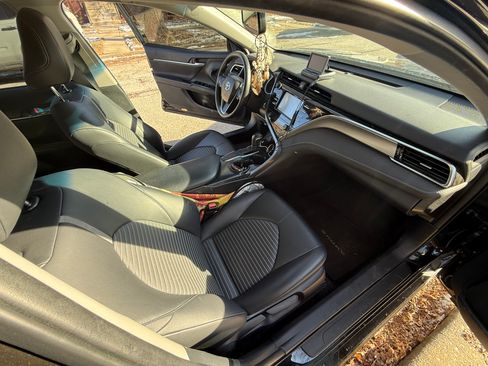 Used 2018 Toyota Camry SE image 10