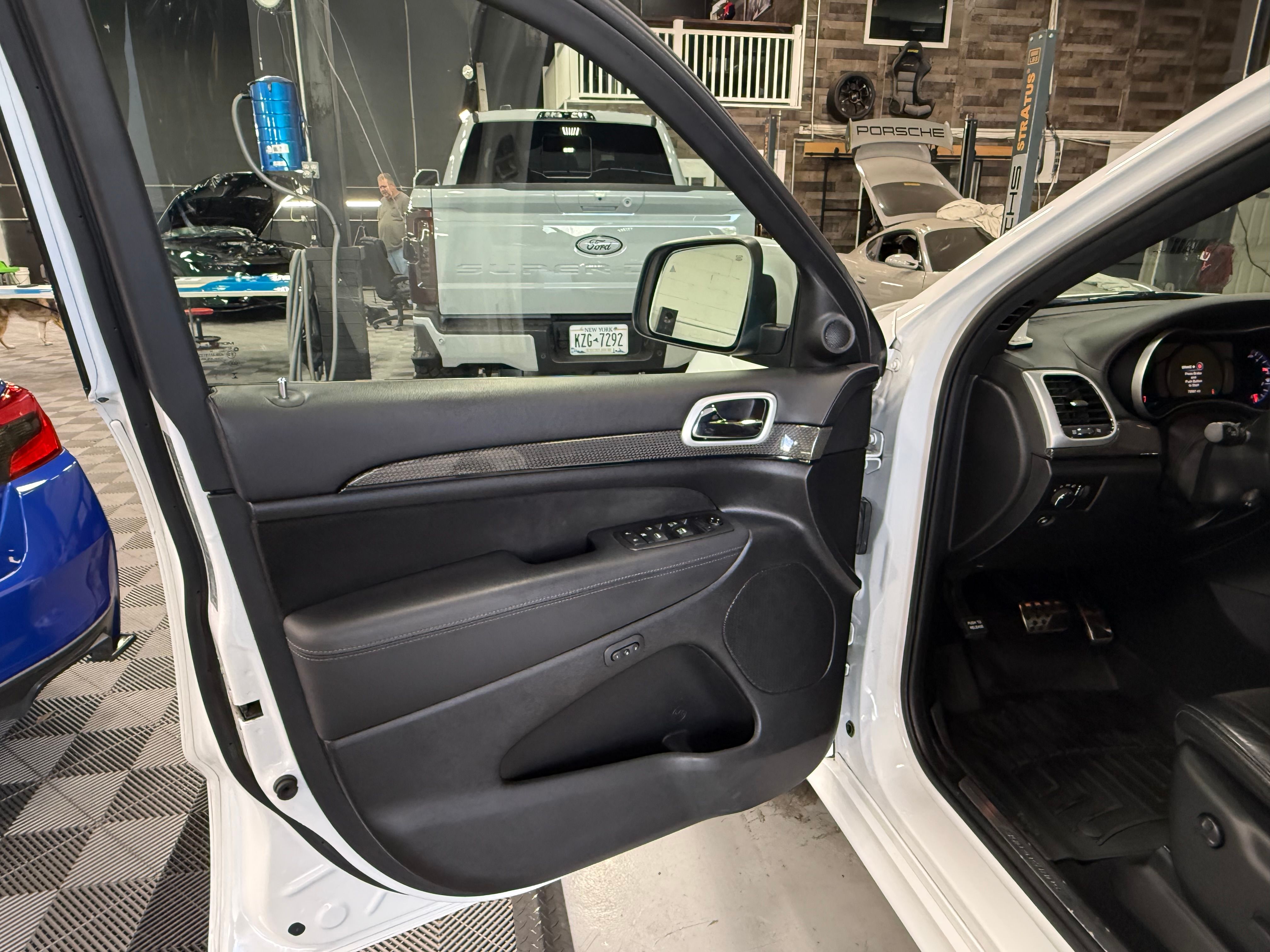Used 2020 Jeep Grand Cherokee Trackhawk AWD/4WD image 15