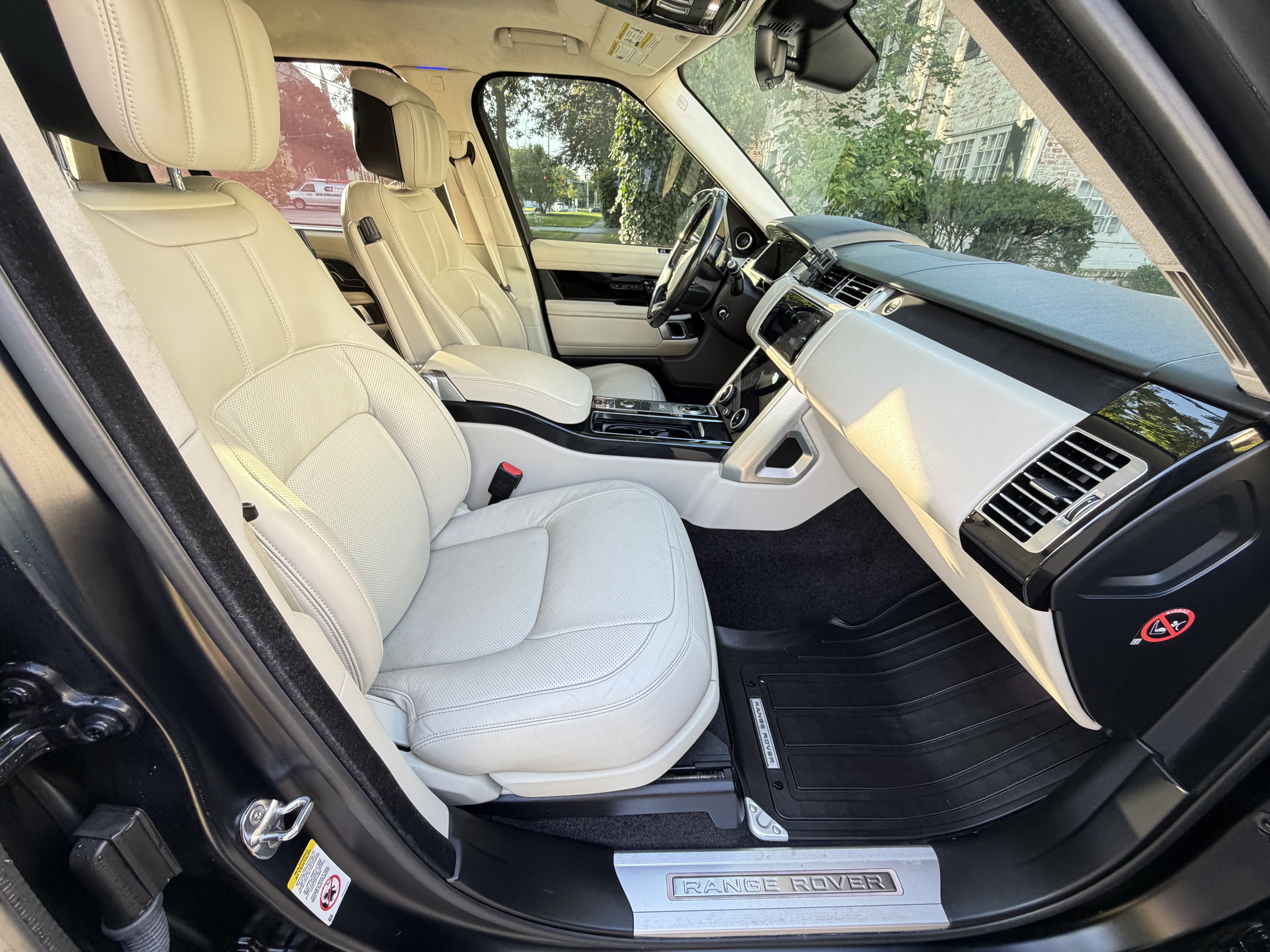 Used 2019 Land Rover Range Rover Long Wheelbase Supercharged AWD/4WD image 9