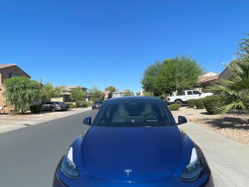 Used 2025 Tesla Model Y Performance image 1