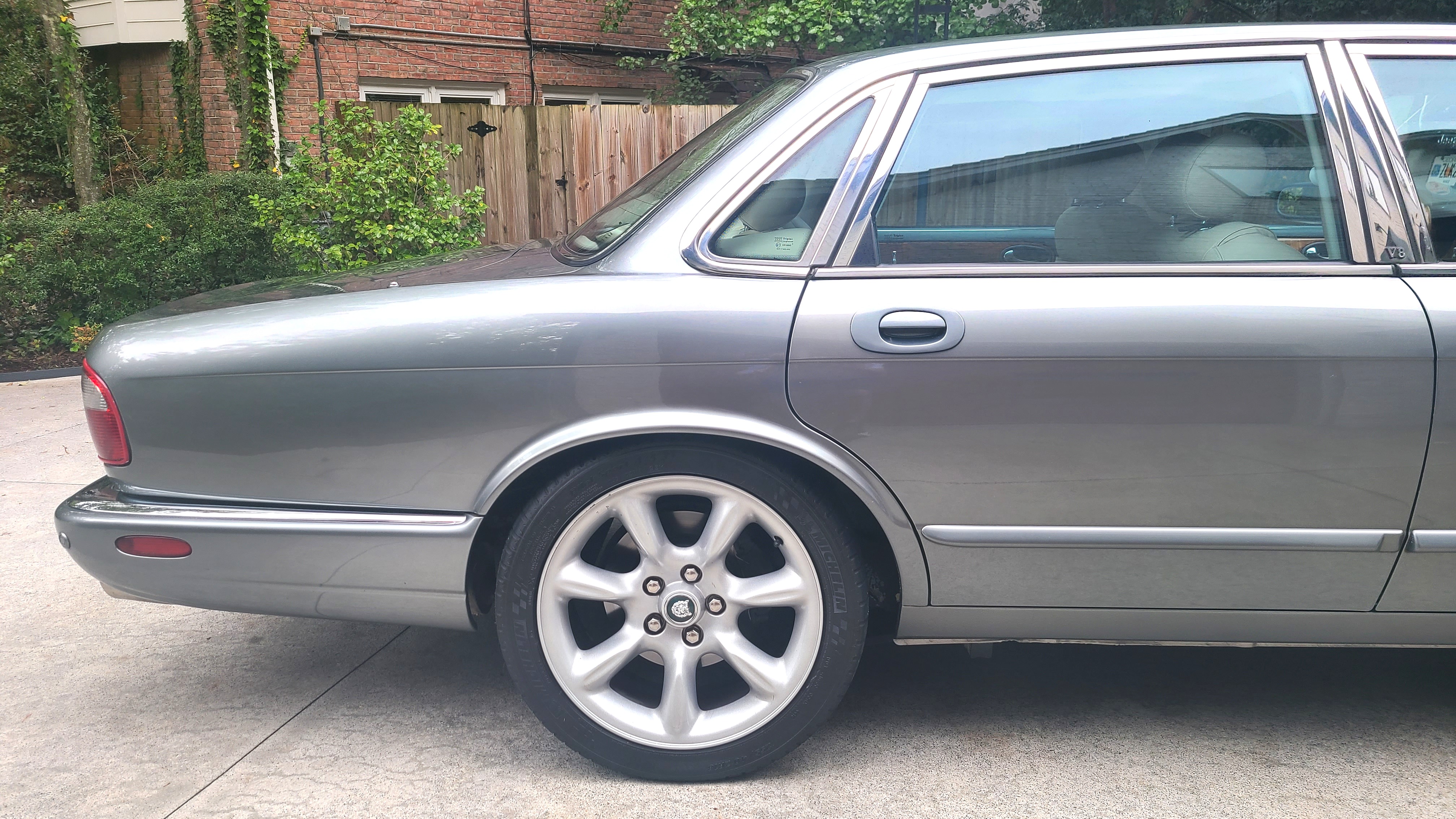 Used 2003 Jaguar XJ8 RWD image 11