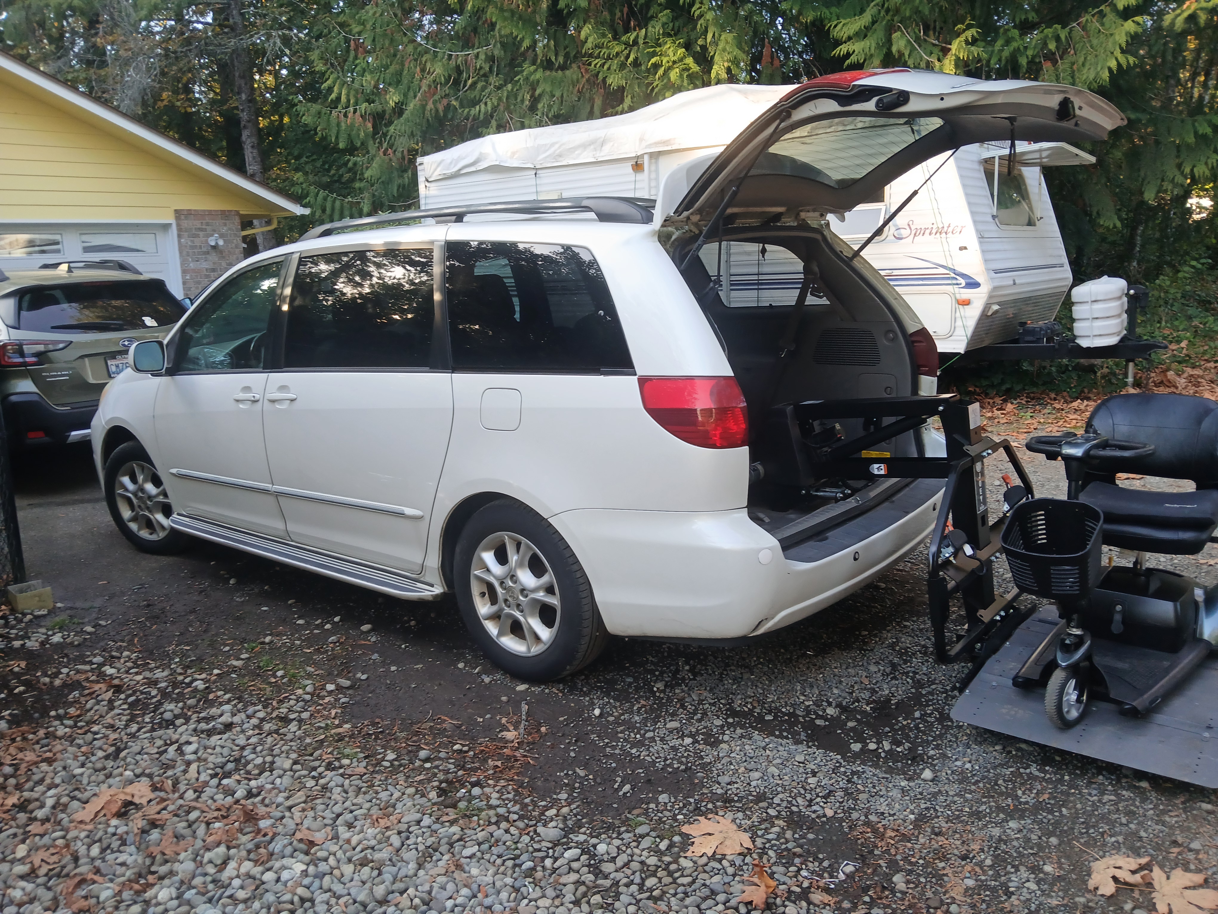 Used 2005 Toyota Sienna XLE Limited w/ XLE Limited Pkg 1 FWD image 5