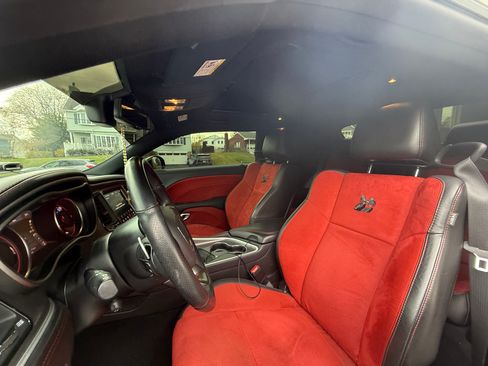 Used 2022 Dodge Challenger R/T Scat Pack RWD image 9