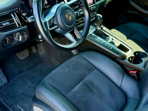 Used 2021 Porsche Macan S image 19