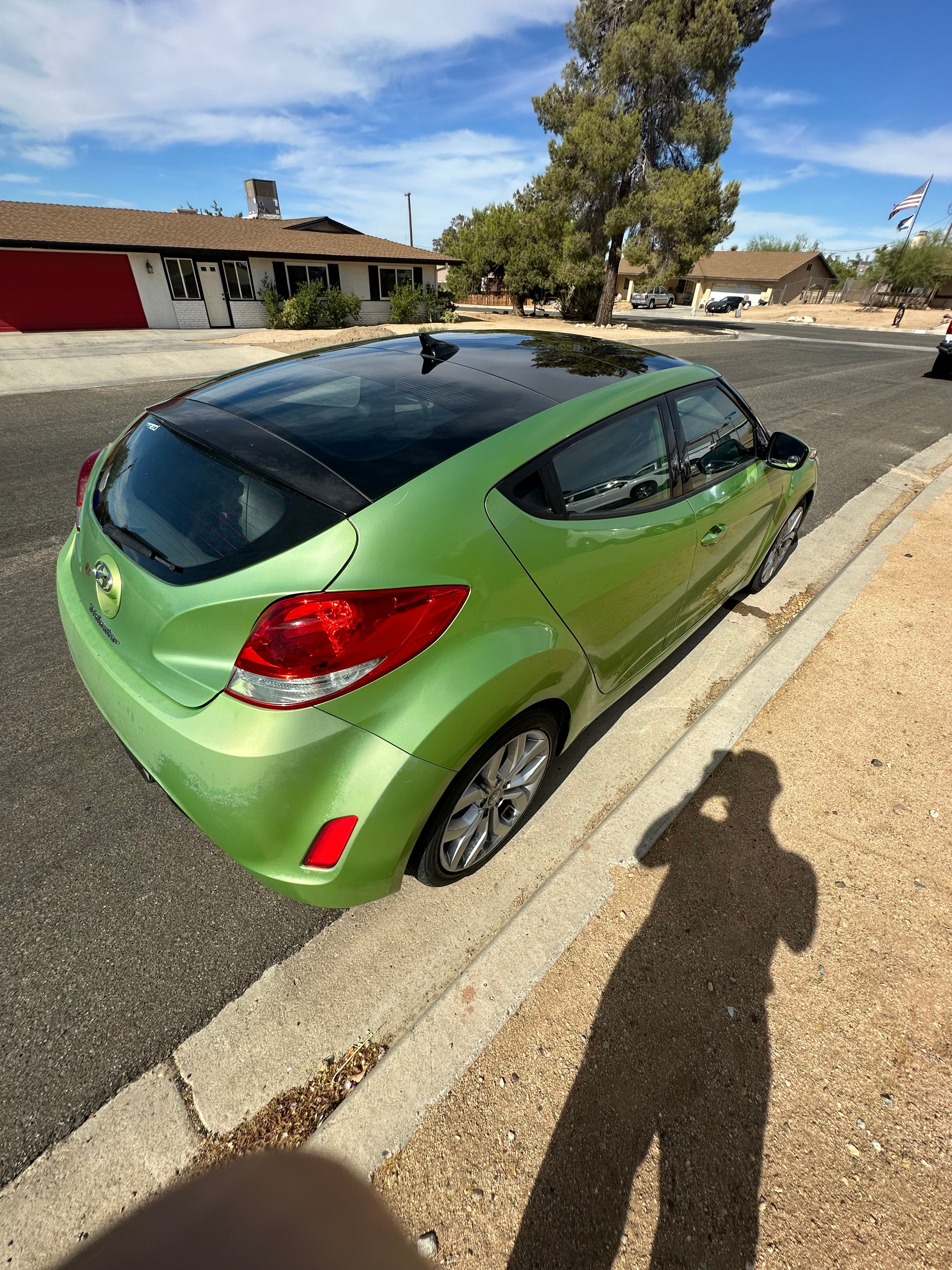Used 2012 Hyundai Veloster w/ Style Pkg FWD image 4