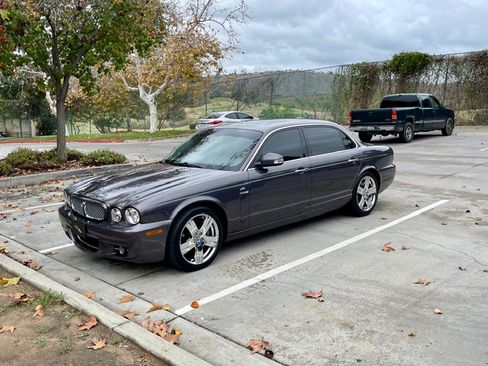 Used 2008 Jaguar XJ8 image 12