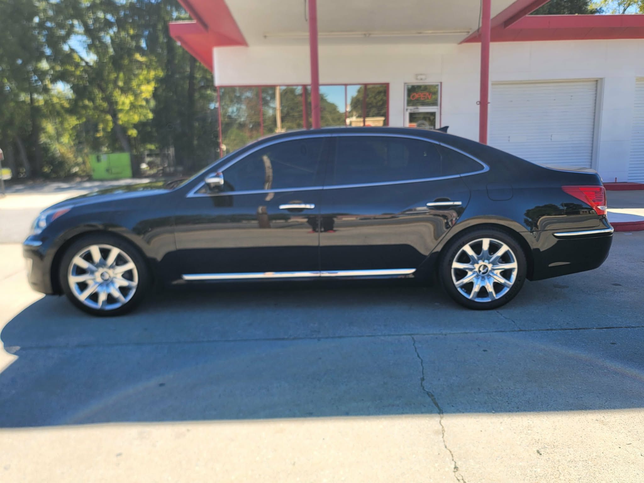 Used 2013 Hyundai Equus Signature RWD image 1