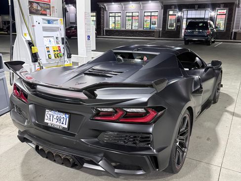 Used 2023 Chevrolet Corvette Z06 w/ Z07 Performance Package RWD image 2