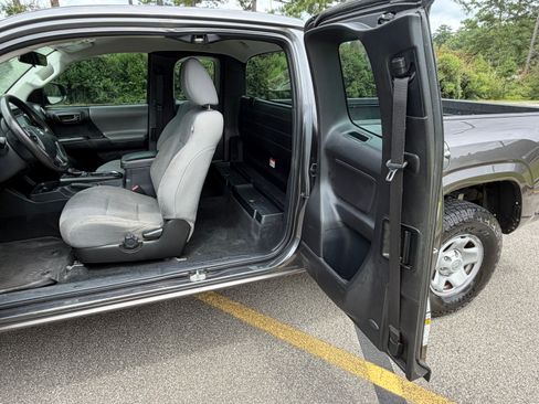 Used 2017 Toyota Tacoma SR RWD image 15