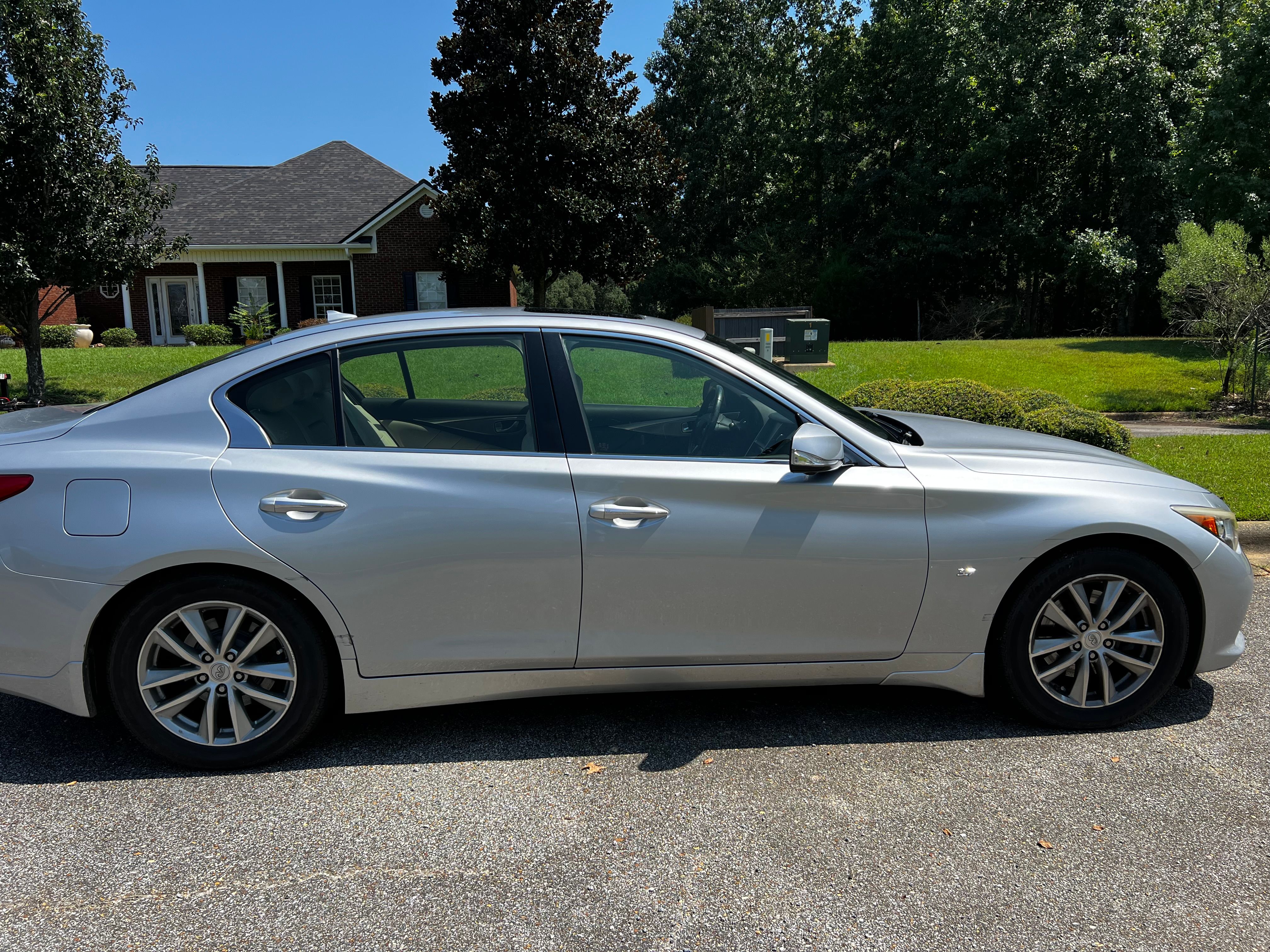 Used 2014 INFINITI Q50 Premium w/ Navigation Package RWD image 2