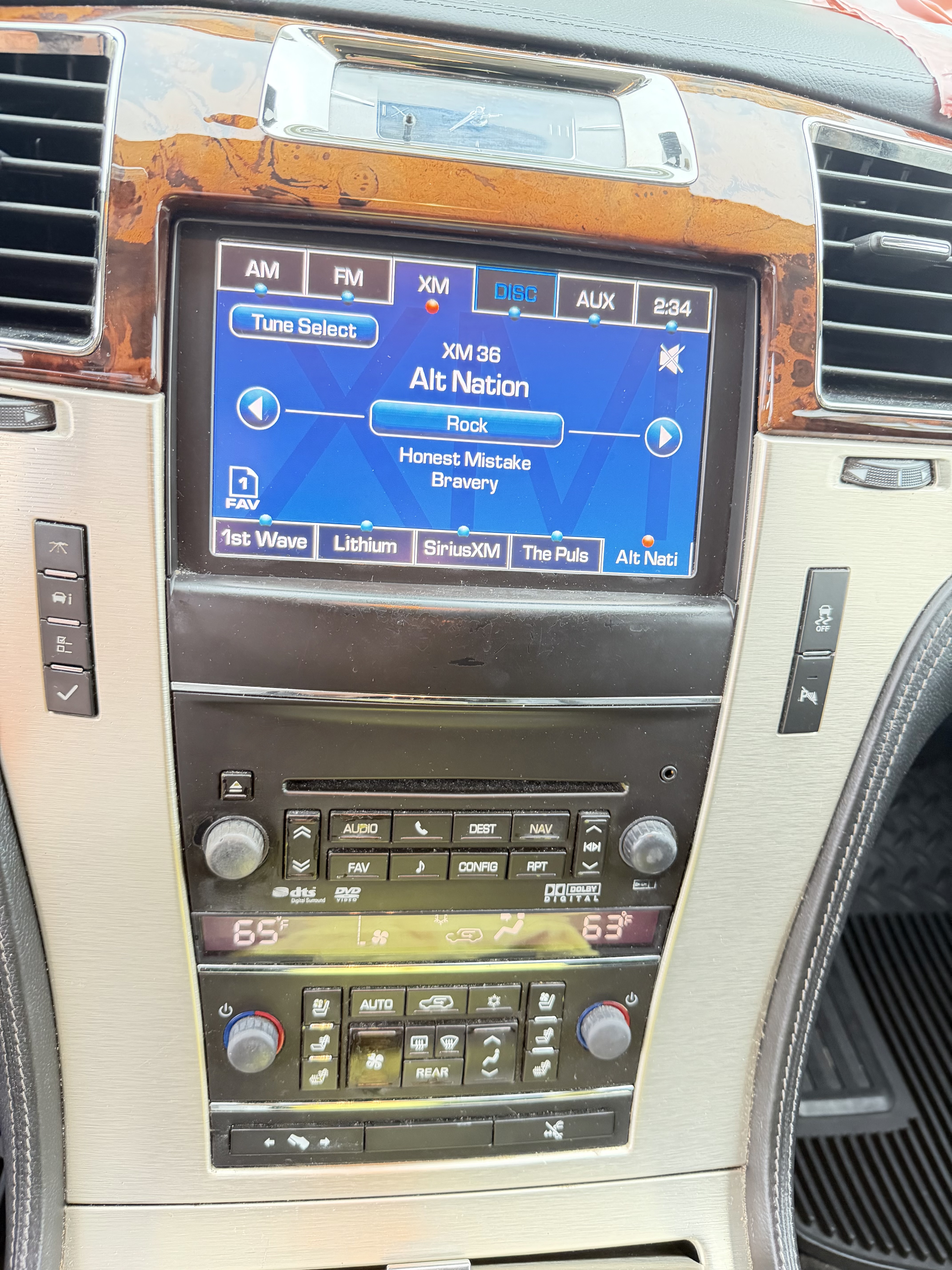 Used 2012 Cadillac Escalade ESV Platinum AWD/4WD image 14