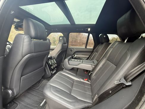 Used 2017 Land Rover Range Rover HSE image 13