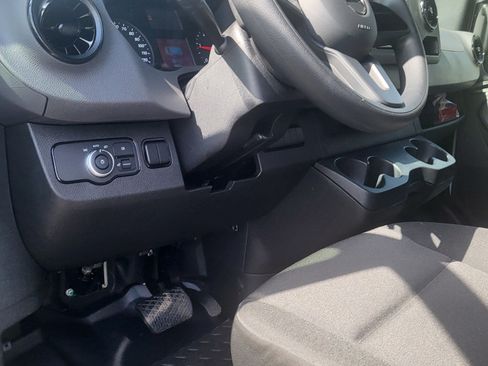 Used 2023 Mercedes-Benz Sprinter 2500 image 5