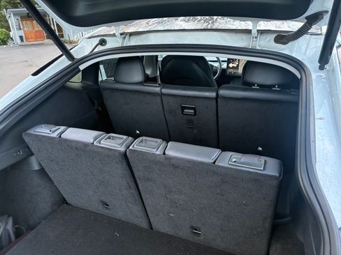 Used 2021 Tesla Model Y Long Range image 10