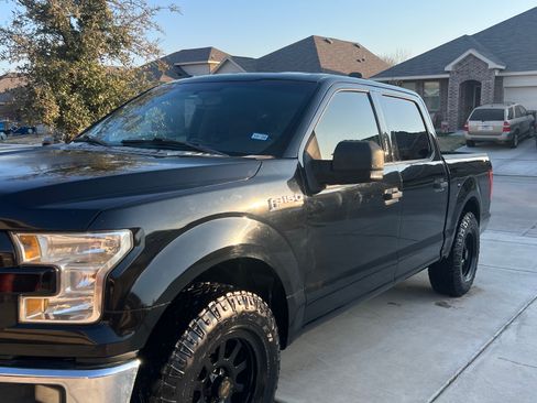 Used 2017 Ford F150 XLT image 2