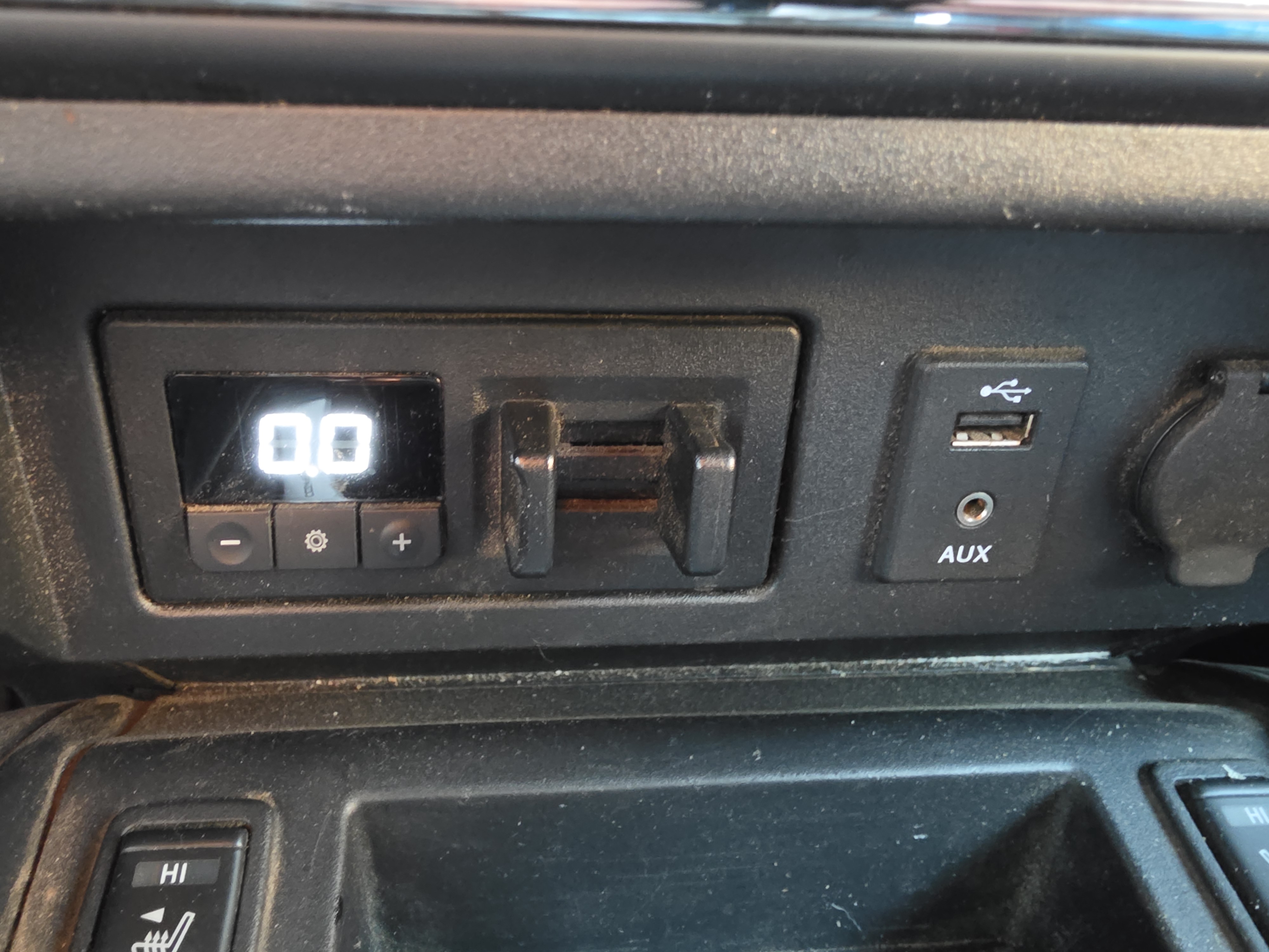 Used 2018 Nissan Titan SV w/ SV Convenience Package AWD/4WD image 17