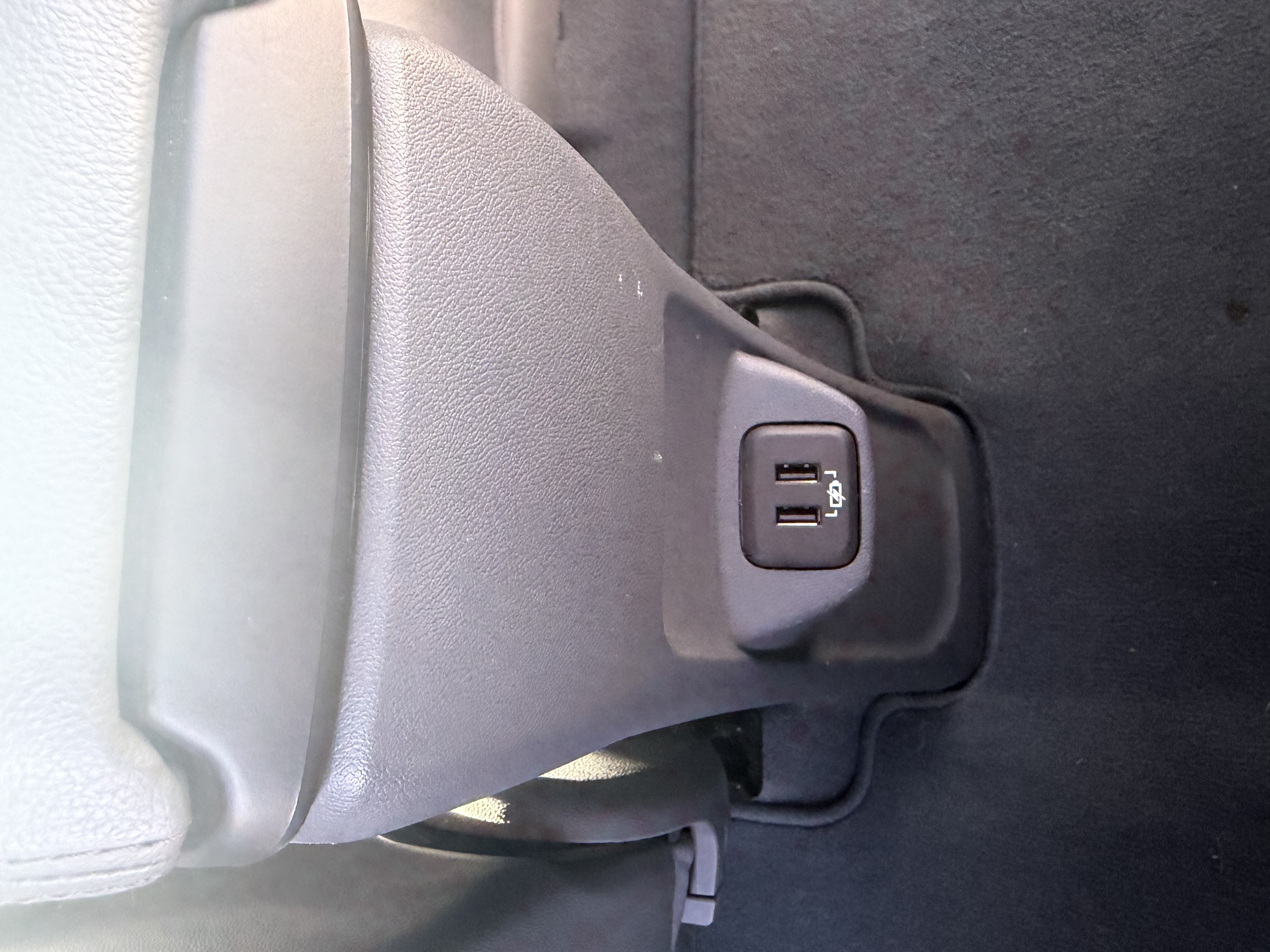 Used 2020 Chevrolet Bolt Premier w/ Infotainment Package FWD image 17