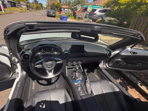 Used 2018 MAZDA MX-5 Miata RF Grand Touring RWD image 6