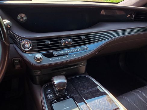 Used 2018 Lexus LS 500 w/ Luxury Package image 9