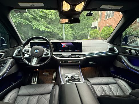 Used 2024 BMW X5 xDrive40i w/ M Sport Package AWD/4WD image 12