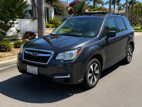 Used 2017 Subaru Forester 2.5i Premium w/ All-Weather Package AWD/4WD image 4