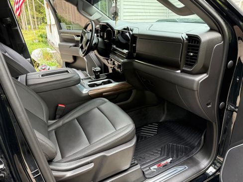 Used 2022 Chevrolet Silverado 1500 LT Trail Boss w/ LT Trail Boss Premium Package image 13