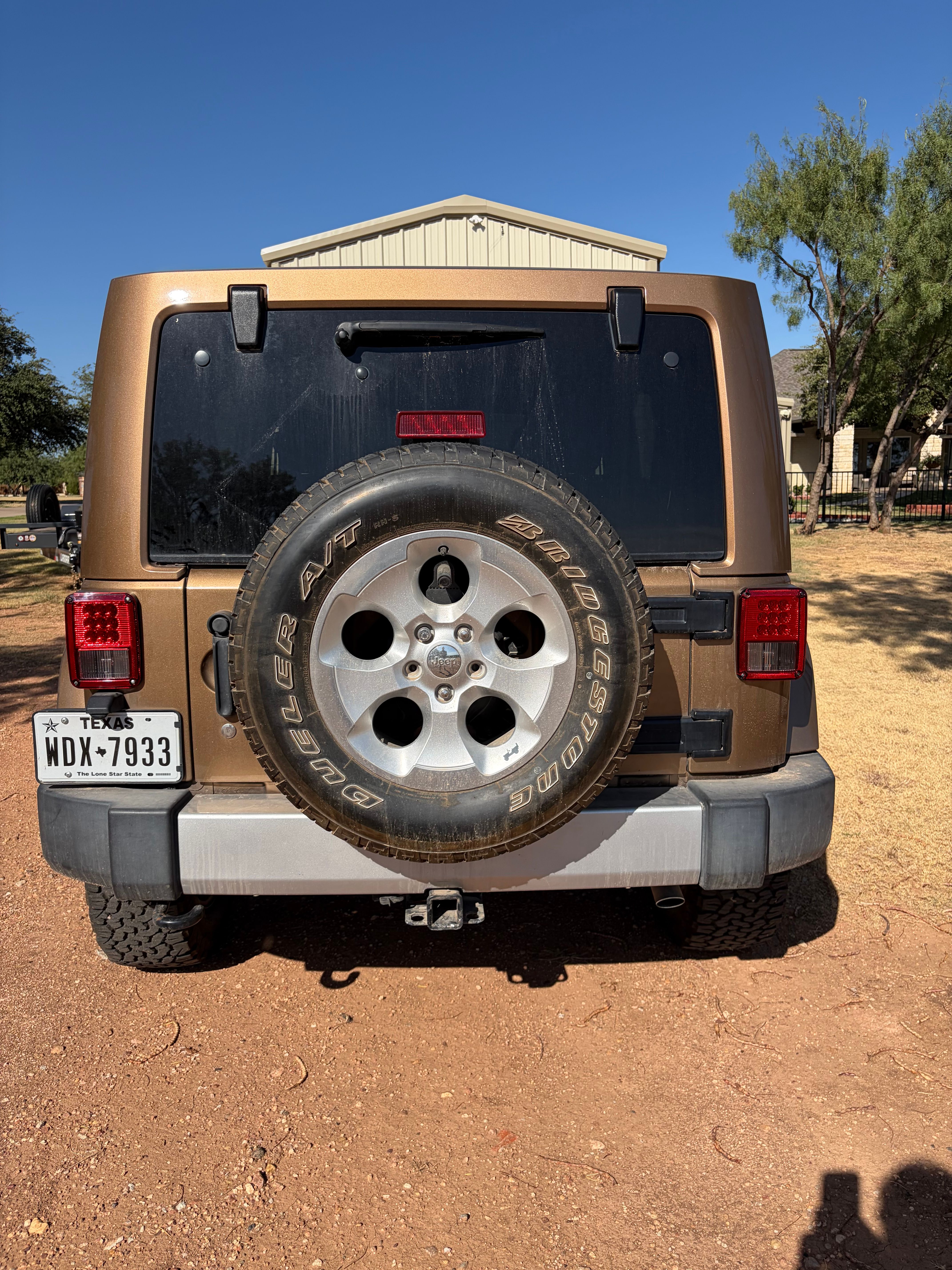Used 2015 Jeep Wrangler Unlimited Sahara w/ Connectivity Group AWD/4WD image 19